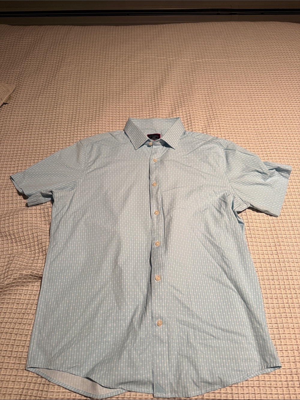 UNTUCKit Light Blue Short Sleeve Button-Down Shirt
